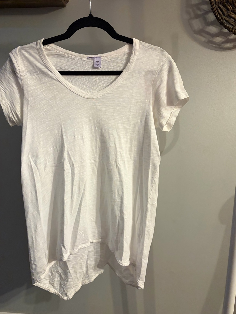 Wilt White V‑Neck Short Sleeve Tee size small